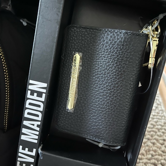 Steve Madden Set - Picture 3 of 7